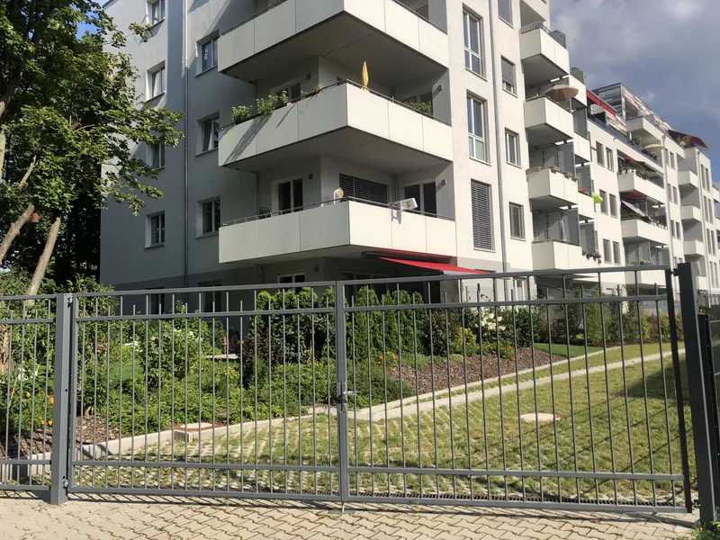 Moderne, hochwertige 4-Zi-Wohnung, 2 Balkone, Tiefgaragen-Stellplatz — photo 1